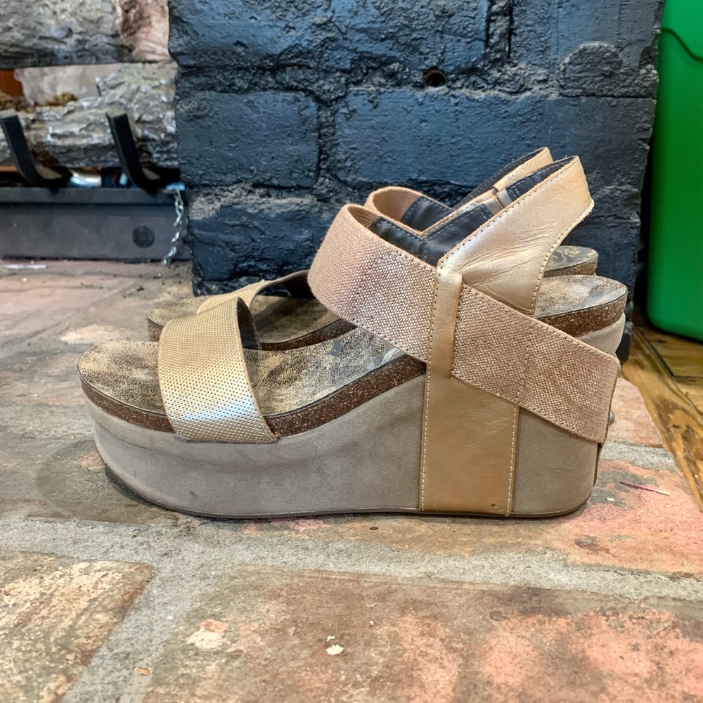 OTBT Bushnell Wedges in New Bronze size 9